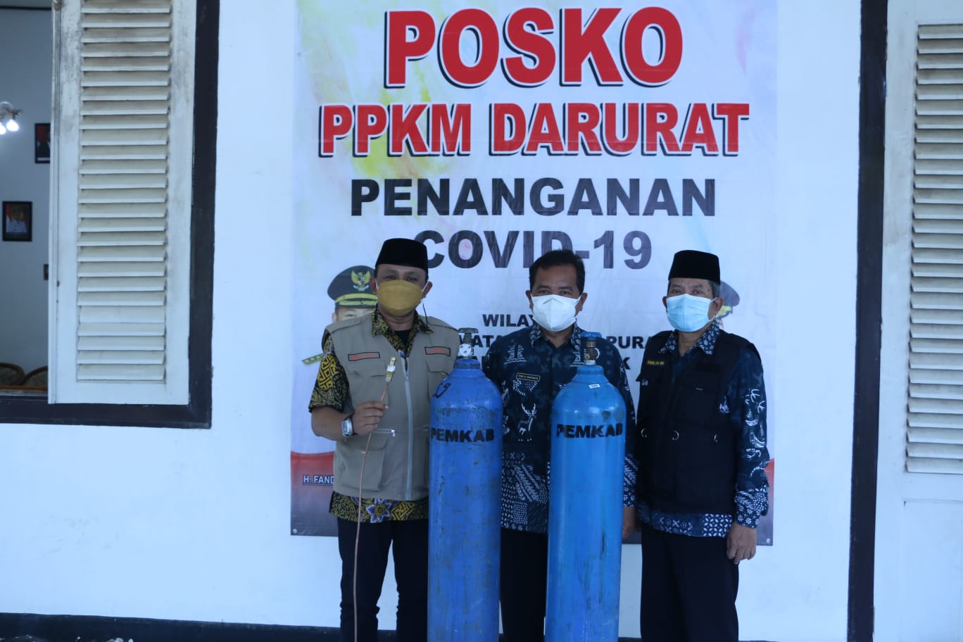Gus Yani Bawa Refill Oksigen Medis untuk Posko Darurat di Bawean