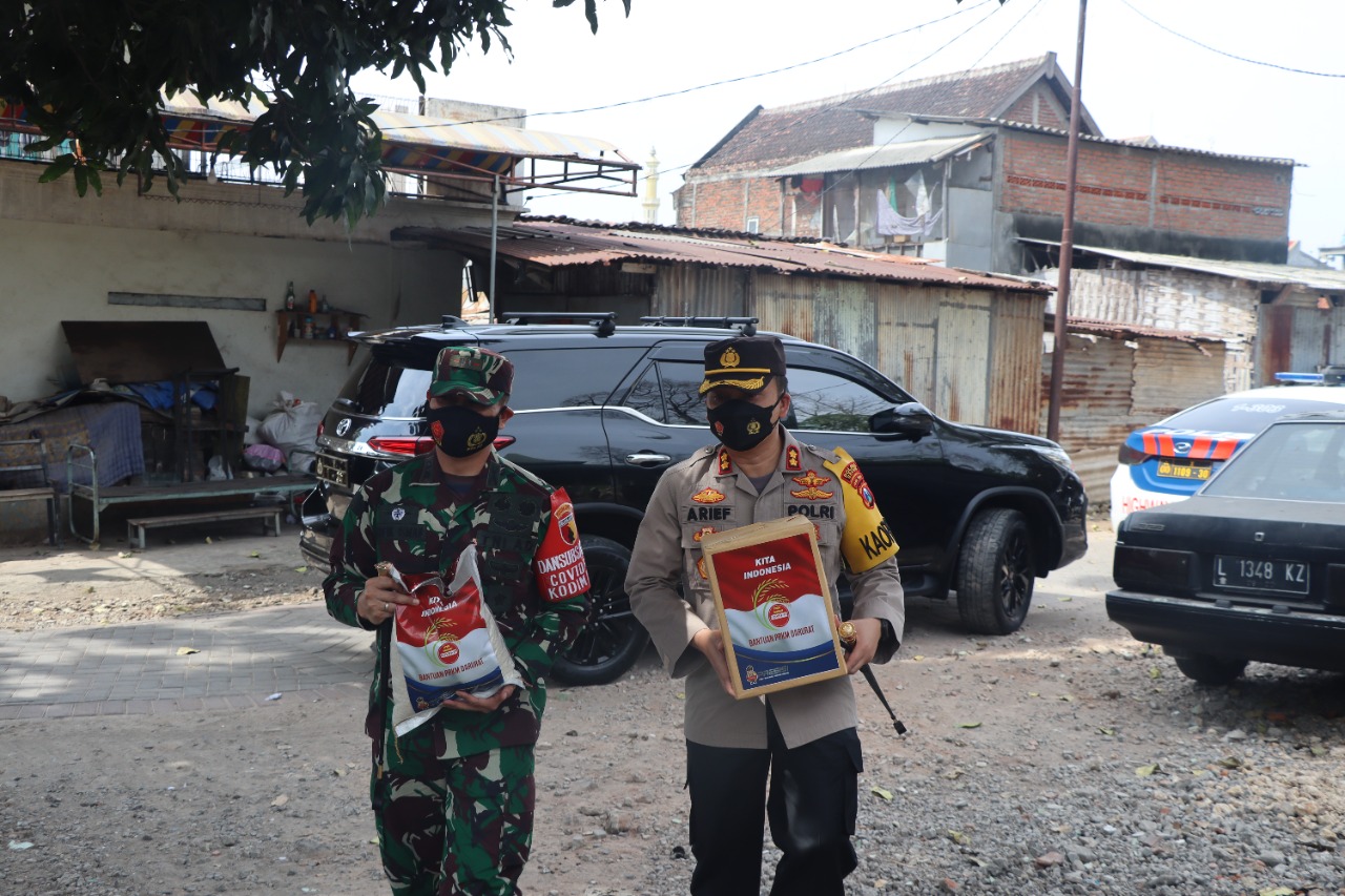Kapolres Gresik Bersama Dandim 0817 Gelontorkan 52 ton Beras Kepada Masyarakat