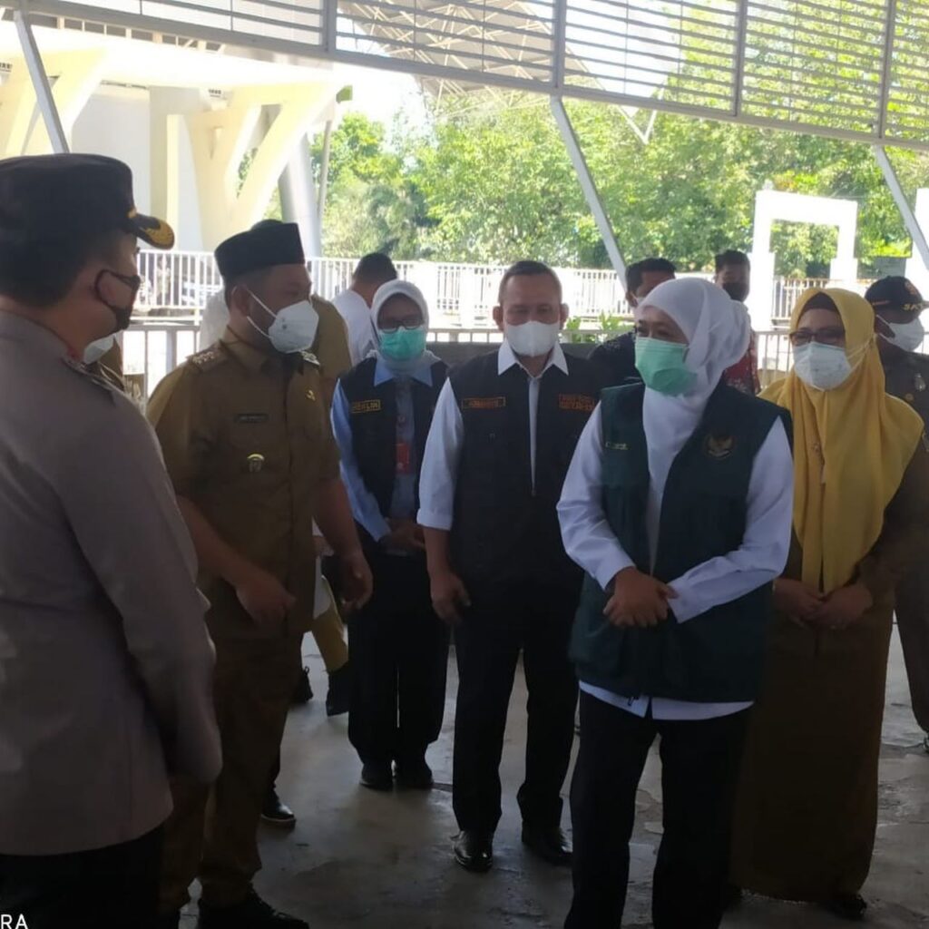 Gubernur Khofifah Tinjau Pelaksanaan Serbuan Vaksinasi Kabupaten Gresik