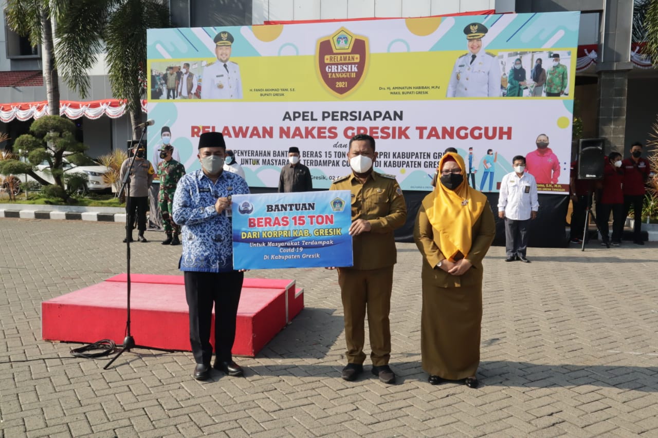 Bupati Lepas Ratusan Relawan Nakes, dan Terima Bantuan Beras Korpri Gresik