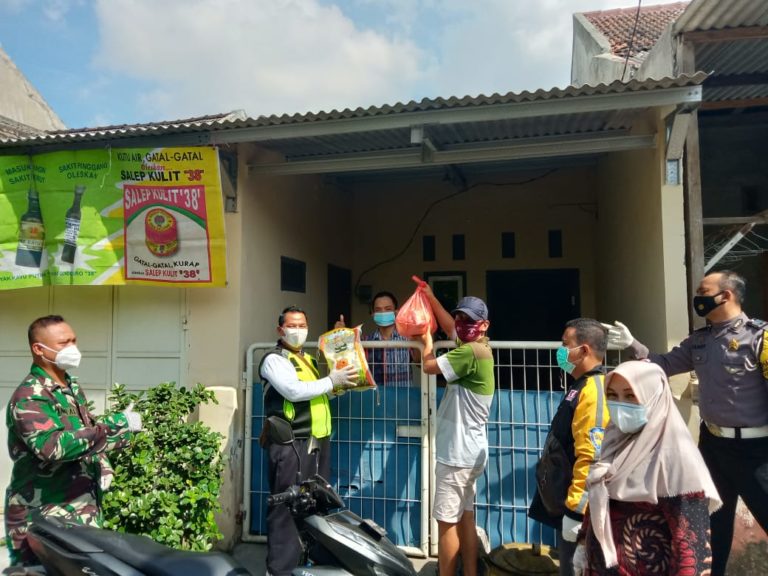 Tiga Pilar Desa Sumput Beebagi Sembako Bantu Ringankan Beban Warga Terdampak Situasi Pandemi Covid 19