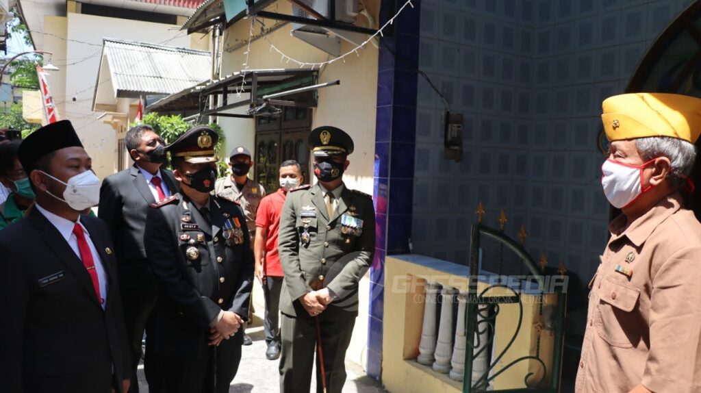 Kapolres Gresik Datangi Kediaman Para Veteran Berikan Bantuan Door to Door