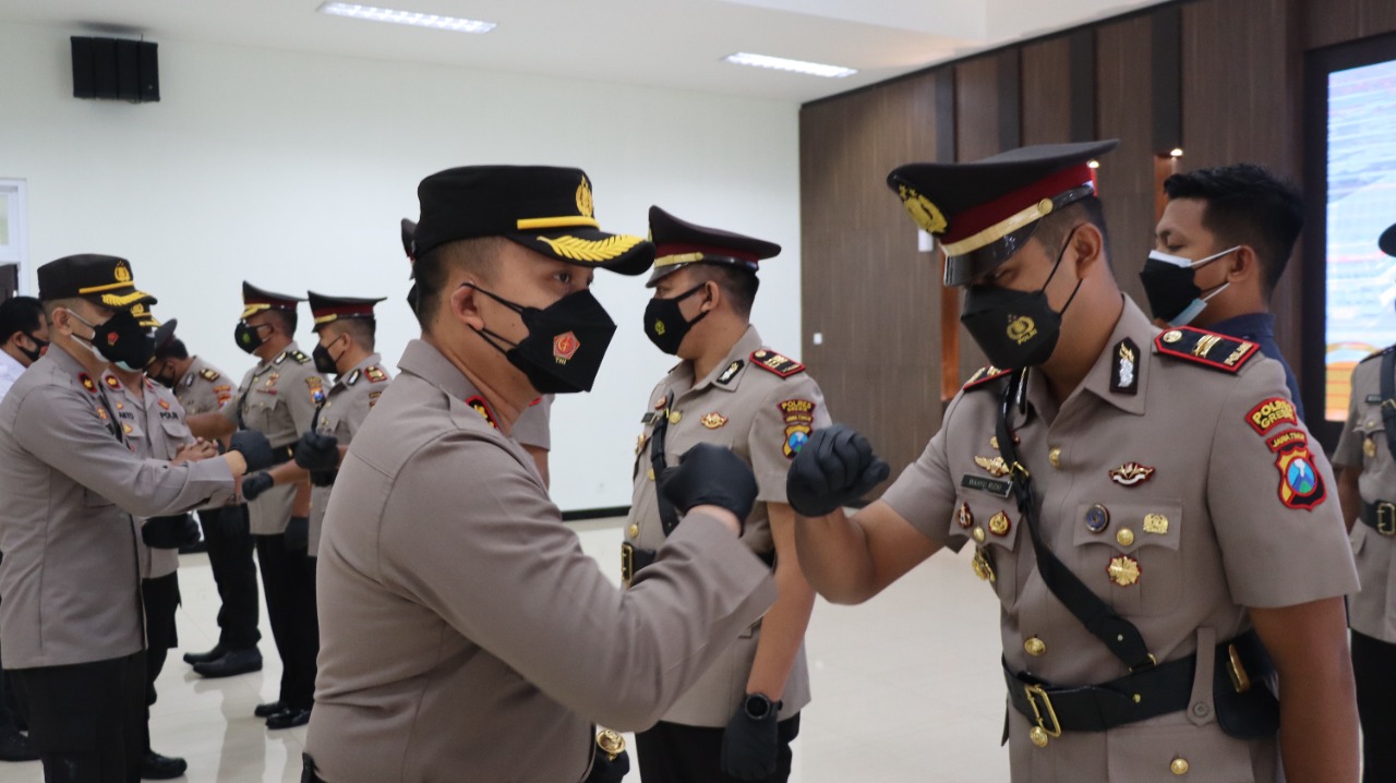 Kapolres Gresik Pimpin Sertijab Pejabat Utama dan Kapolsek Baru