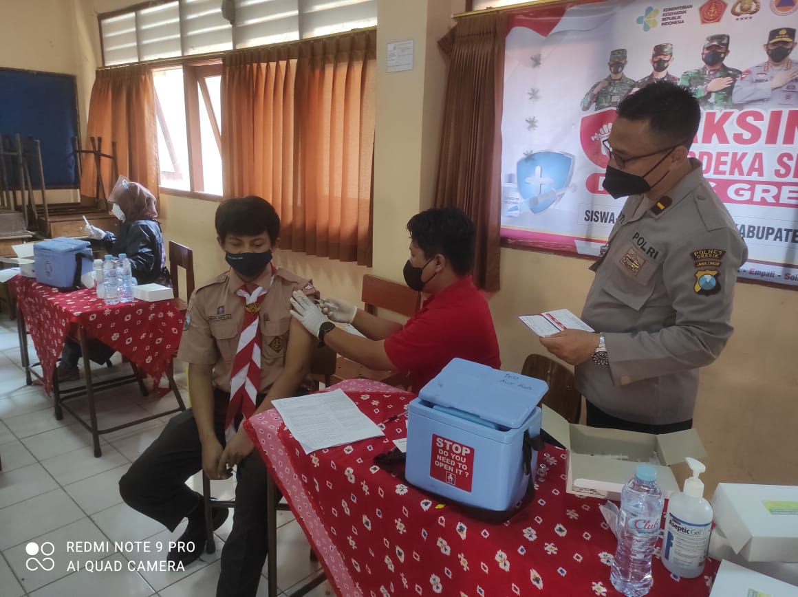 Pelajar SMP di Gresik Jalani Vaksinasi Semeru di Sekolah