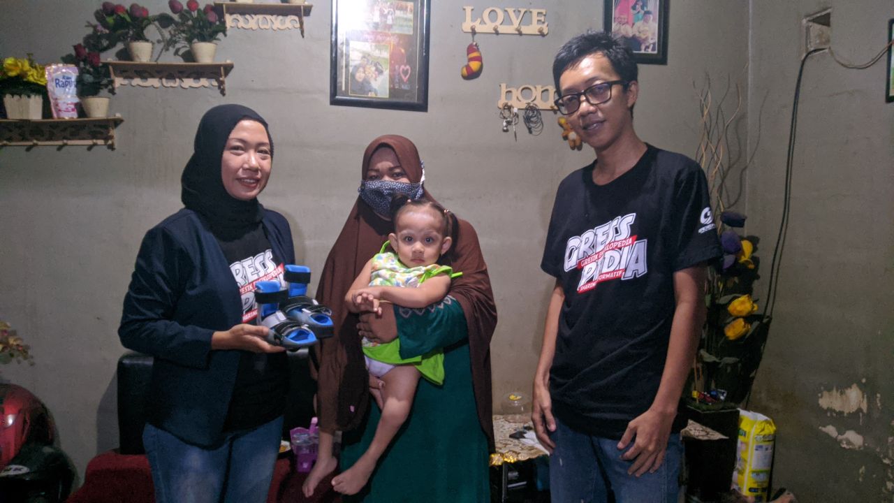 Bahagia Balita Pengidap CTEV Asal Menganti Mendapat Sepatu Baru Dari Panceng Kita