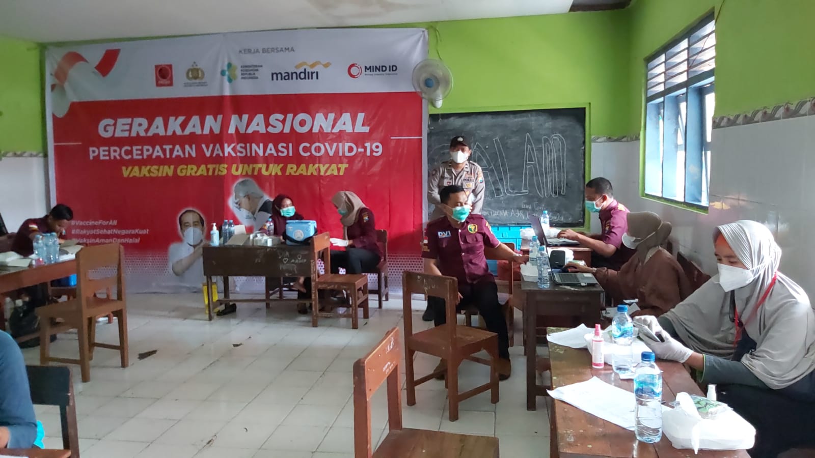 Kejar Percepatan Vaksinasi, Tim Dokkes Polres Gresik Gelar Vaksin