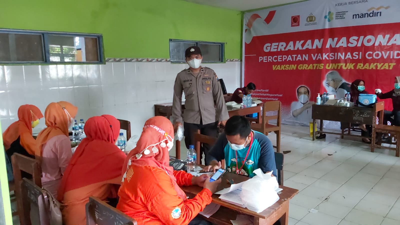 Kejar Percepatan Vaksinasi, Tim Dokkes Polres Gresik Gelar Vaksin