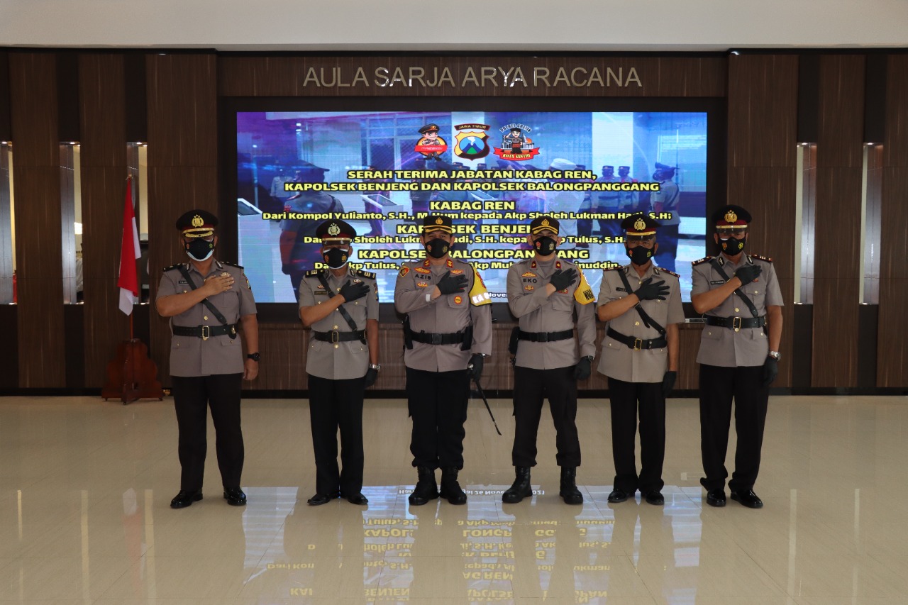 Kapolres Gresik Pimpin Sertijab Kabagren dan Kapolsek