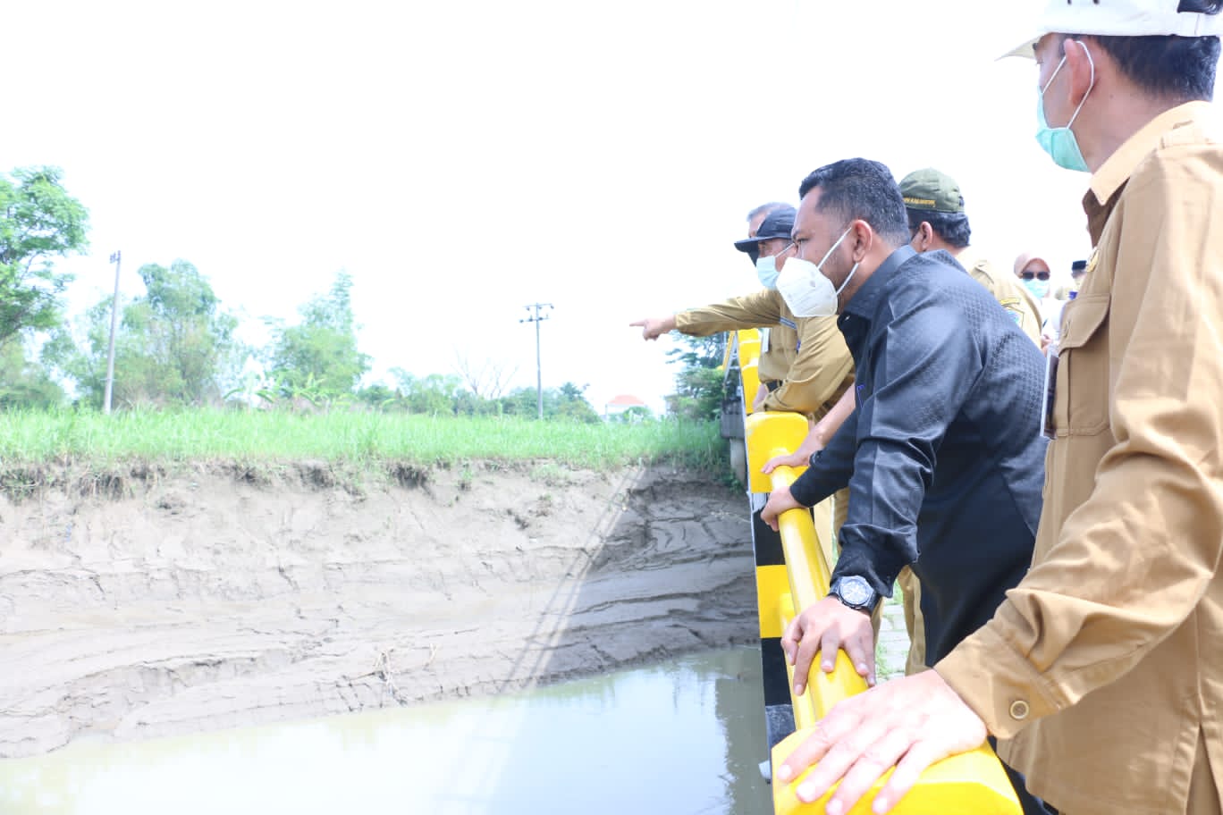Gercep Bupati Gresik Tinjau Jembatan Kacangan Benjeng Yang Ambruk