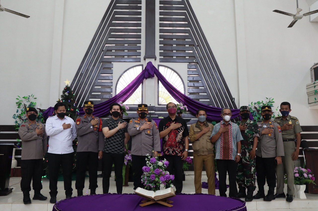 Kapolres Gresik Tinjau Kesiapan Gereja Jelang Natal di Gresik