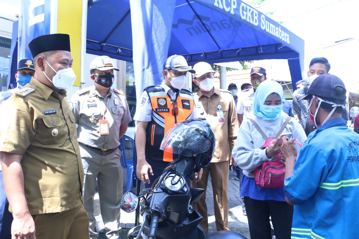 Bupati Gresik Pantau Uji Coba Penerapan E Parkir