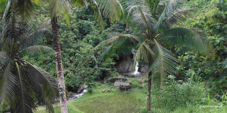 Wisata Air Terjun Grojogan Candi Gresik