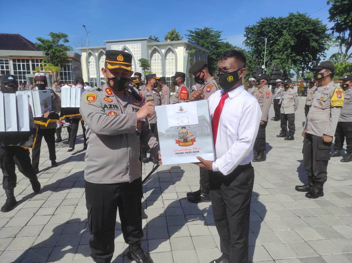 Puluhan Anggota Polres Gresik Diganjar Prestasi