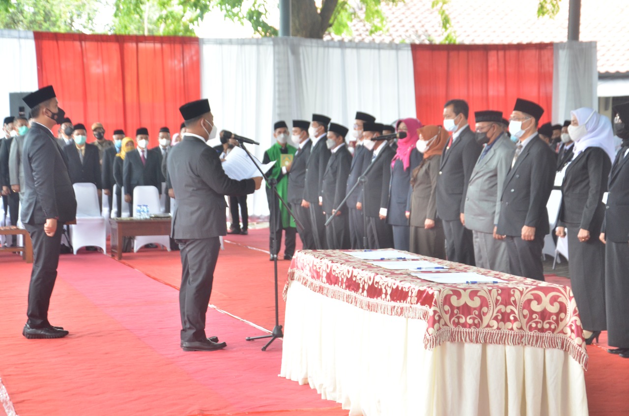 Bupati Gresik Lantik 402 Pejabat, dan Lebur Sejumlah OPD