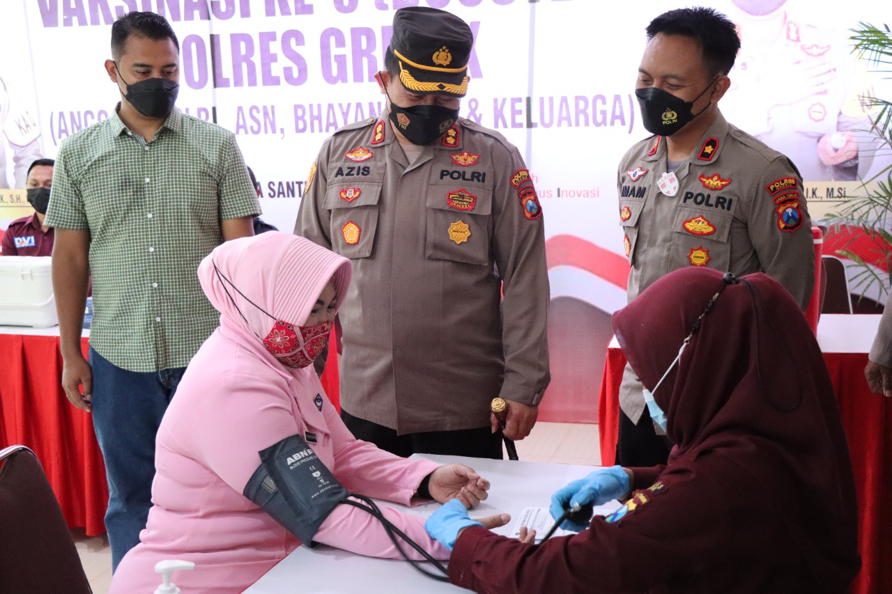 Ratusan Anggota Polres Gresik Terima Vaksinasi Booster