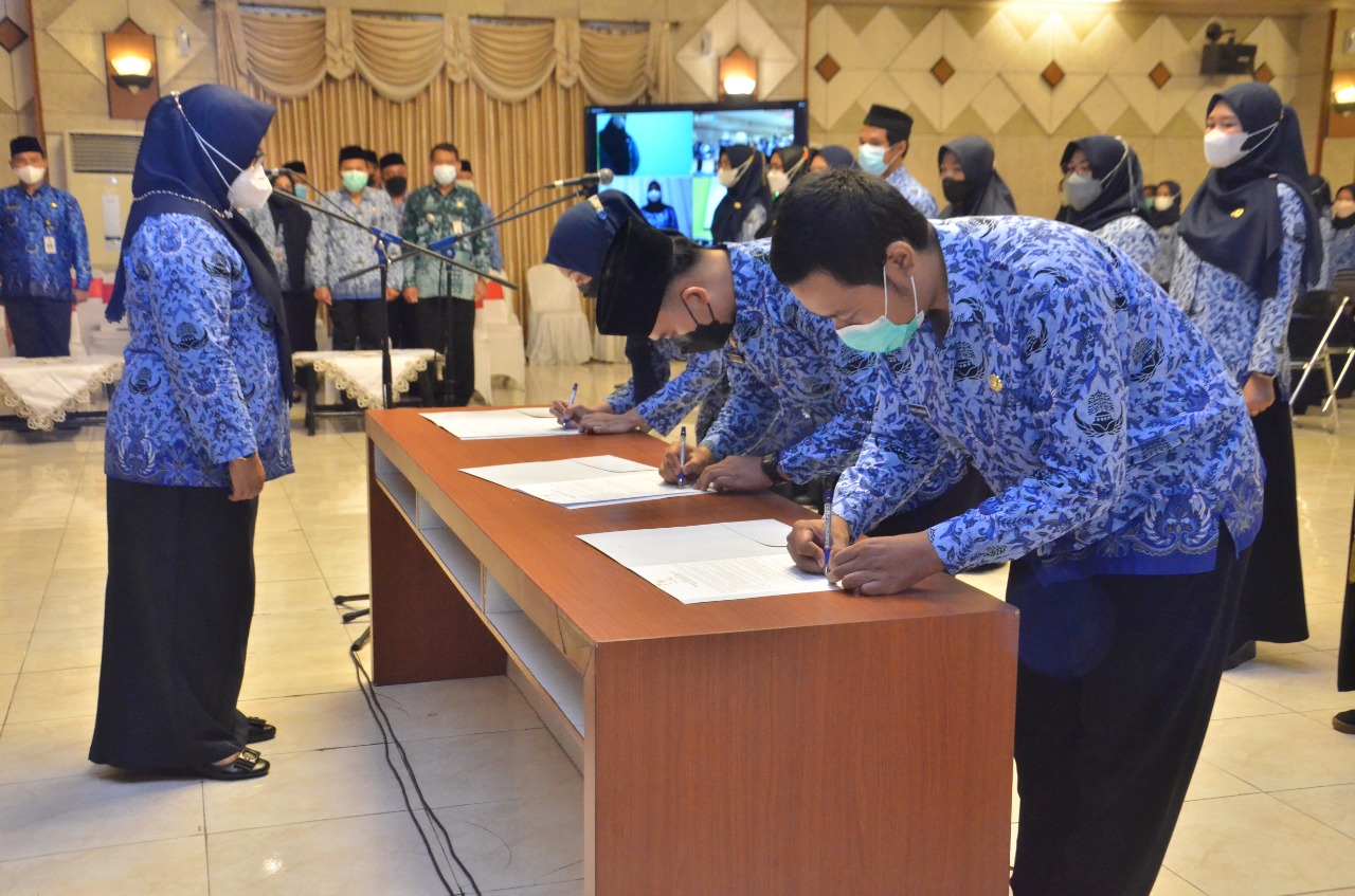 94 CPNS Pemkab Gresik Dilantik, Bu Min Ingatkan Pentingnya Kualitas Dan Etos Kerja
