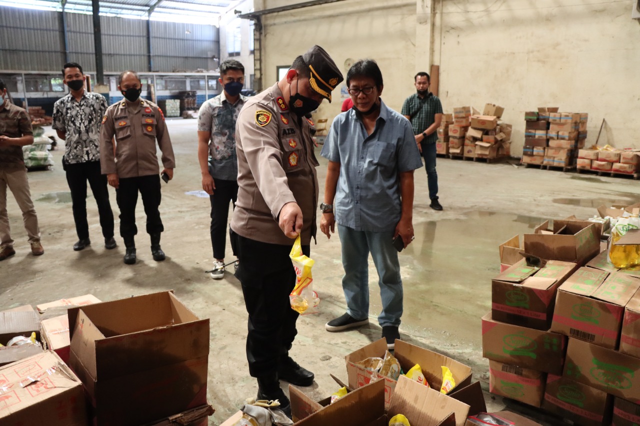 Kapolres Gresik Tinjau Gudang Distributor Minyak Goreng