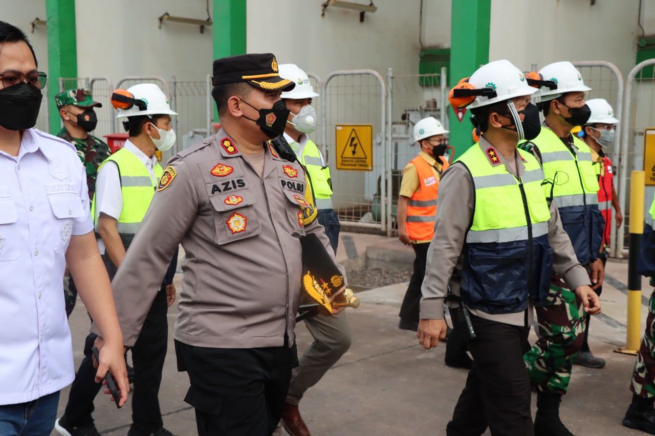 Kapolres Gresik Dampingi Ketua DPR RI Puan Maharani Tinjau Produksi Minyak Goreng