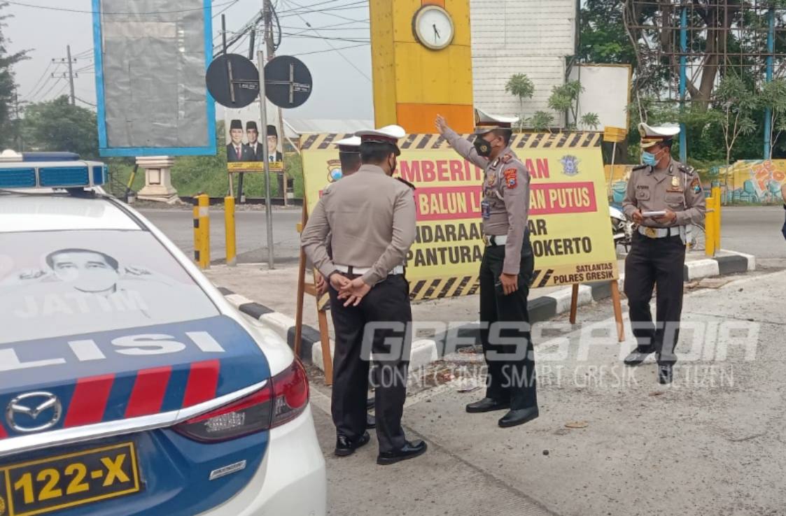 Dampak Jembatan Balun Ambles, Satlantas Polres Gresik Lakukan Rekayasa Arus Lalu Lintas