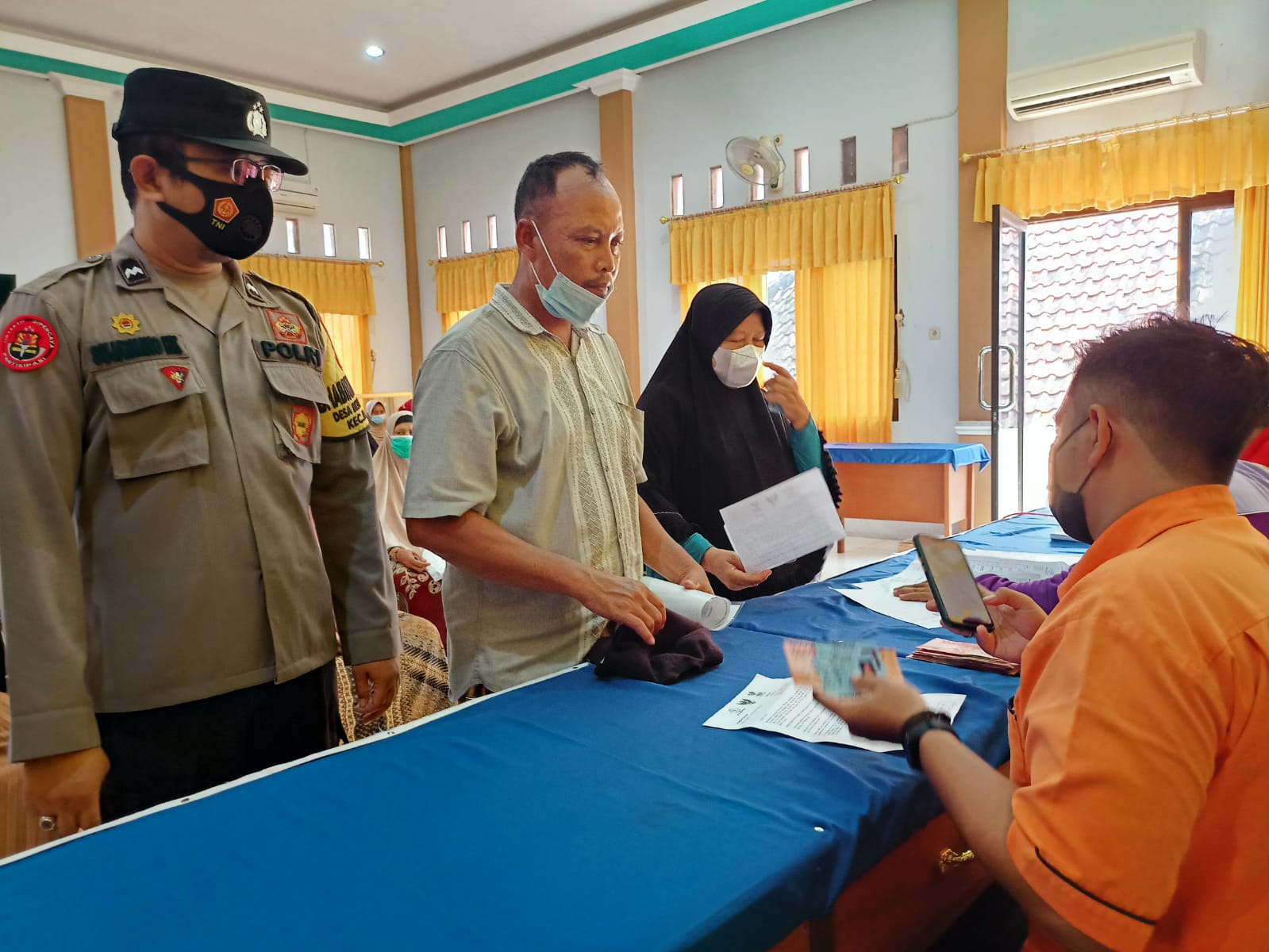 Jelang Lebaran, Warga Gresik Dapat BLT Minyak Goreng dan Bantuan Sembako