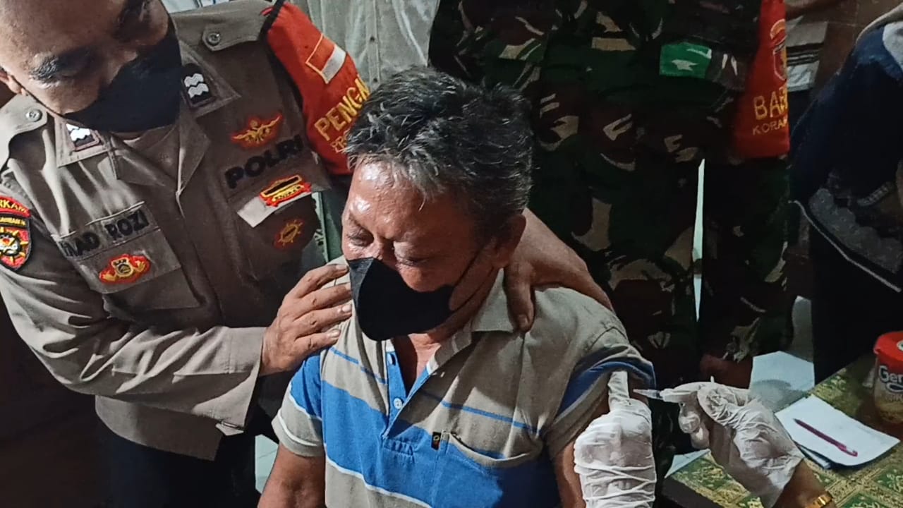 Safari Vaksinasi Ramadhan, Lansia di Gresik Bersyukur Divaksin didalam Rumah