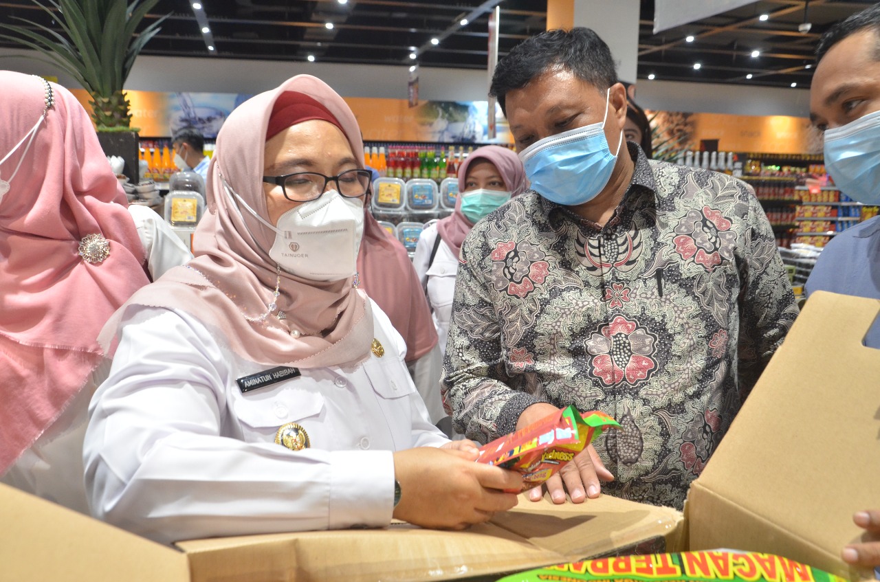 Jelang Lebaran, Wabup Bu Min Dengan Forkopimda Gresik Sidak di Pasar dan Mall