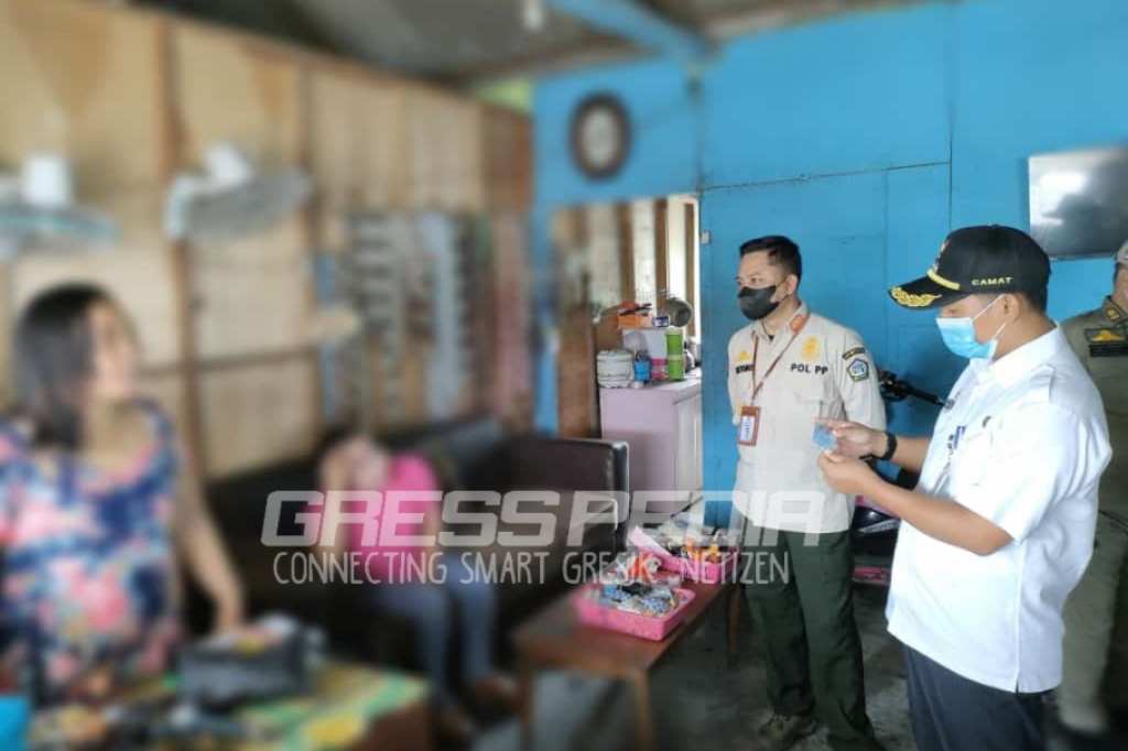 Tegakkan Perda, Muspika Duduk Sampeyan Gresik Gelar Razia Miras