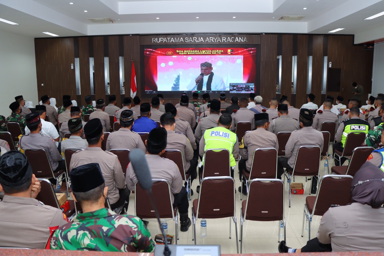 Polres Gresik Menggelar Doa Lintas Agama " Untuk Indonesia yang Lebih Baik "