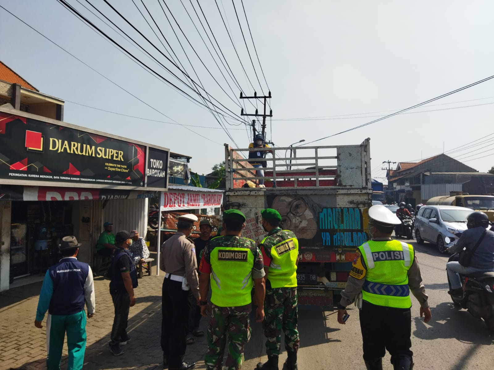 Tanpa SKKH, Kendaraan Bawa Hewan Ternak di Suruh Putar Balik dari Posko PMK Legundi Gresik