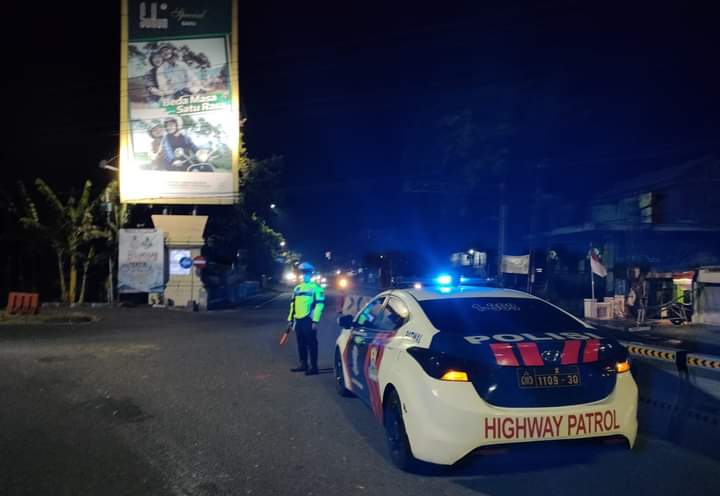 Ciptakan Kamtibmas Aman, Polres Gresik Lakukan Blue Light Patrol Malam Hari