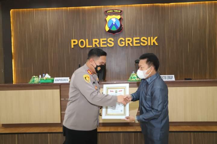 Polres Gresik Diganjar Penghargaan Presisi Award oleh LEMKAPI