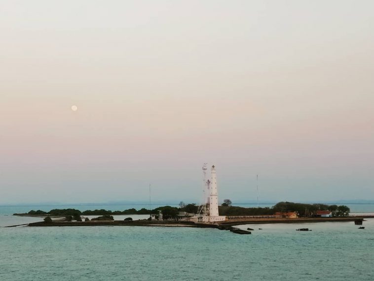 Mengintip Indahnya Pulau Nyamukan di Utara Gresik atau dikenal dengan Karang Jamuang