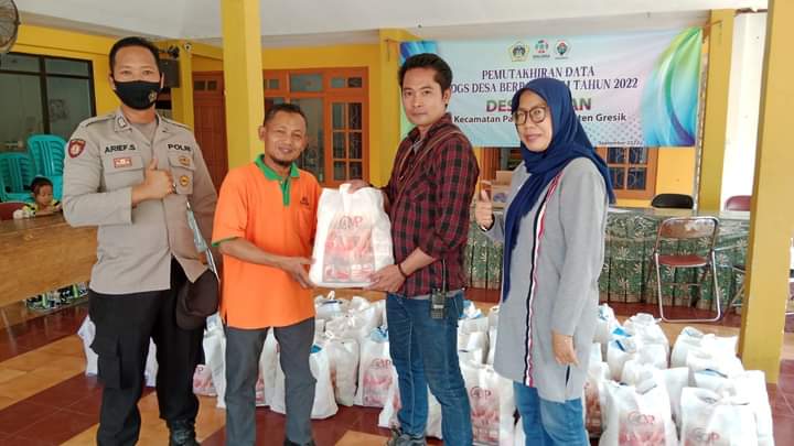 PT Cipta Makmur Pertiwi Bagikan Sembako ke Warga Kurang Mampu di Panceng Gresik