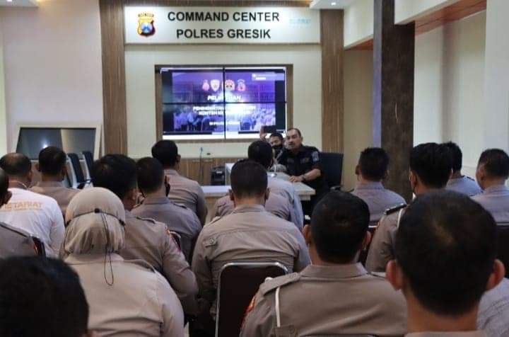 Kasihumas Polres Gresik Bekali Bhabinkamtibmas Antisipasi Hoax dan Hate Speech