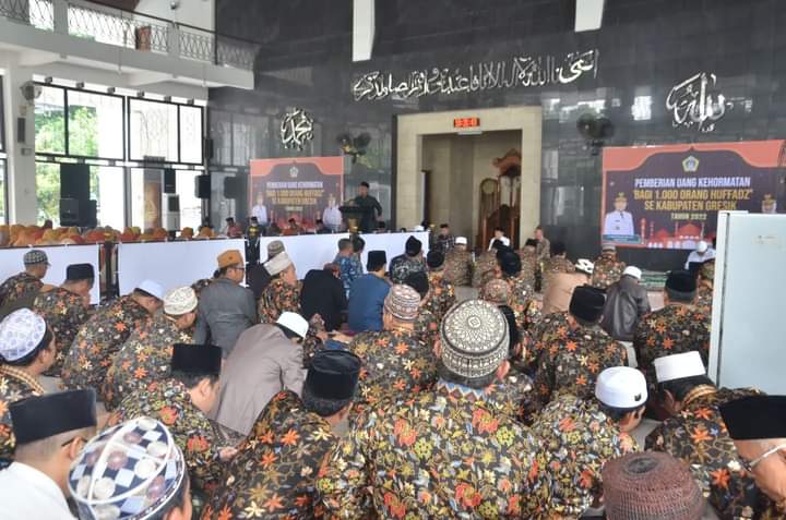 1000 Penghafal Al-Qur'an Mendapatkan Uang Kehormatan Dari Pemkab Gresik