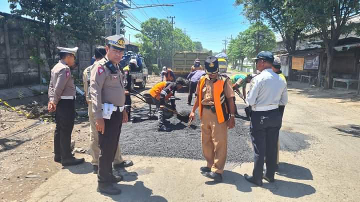Jelang Operasi Ketupat Semeru 2023, Satlantas Polres Gresik Koordinasi Jalan Rusak