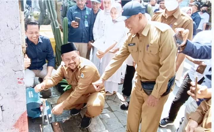 Bupati Yani Resmikan Jaringan Air Bersih di 3 Kelurahan di Gresik