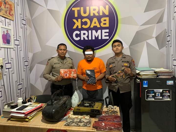 Polisi Gresik Ringkus Pelaku Pembobolan Toko Batik di Cerme
