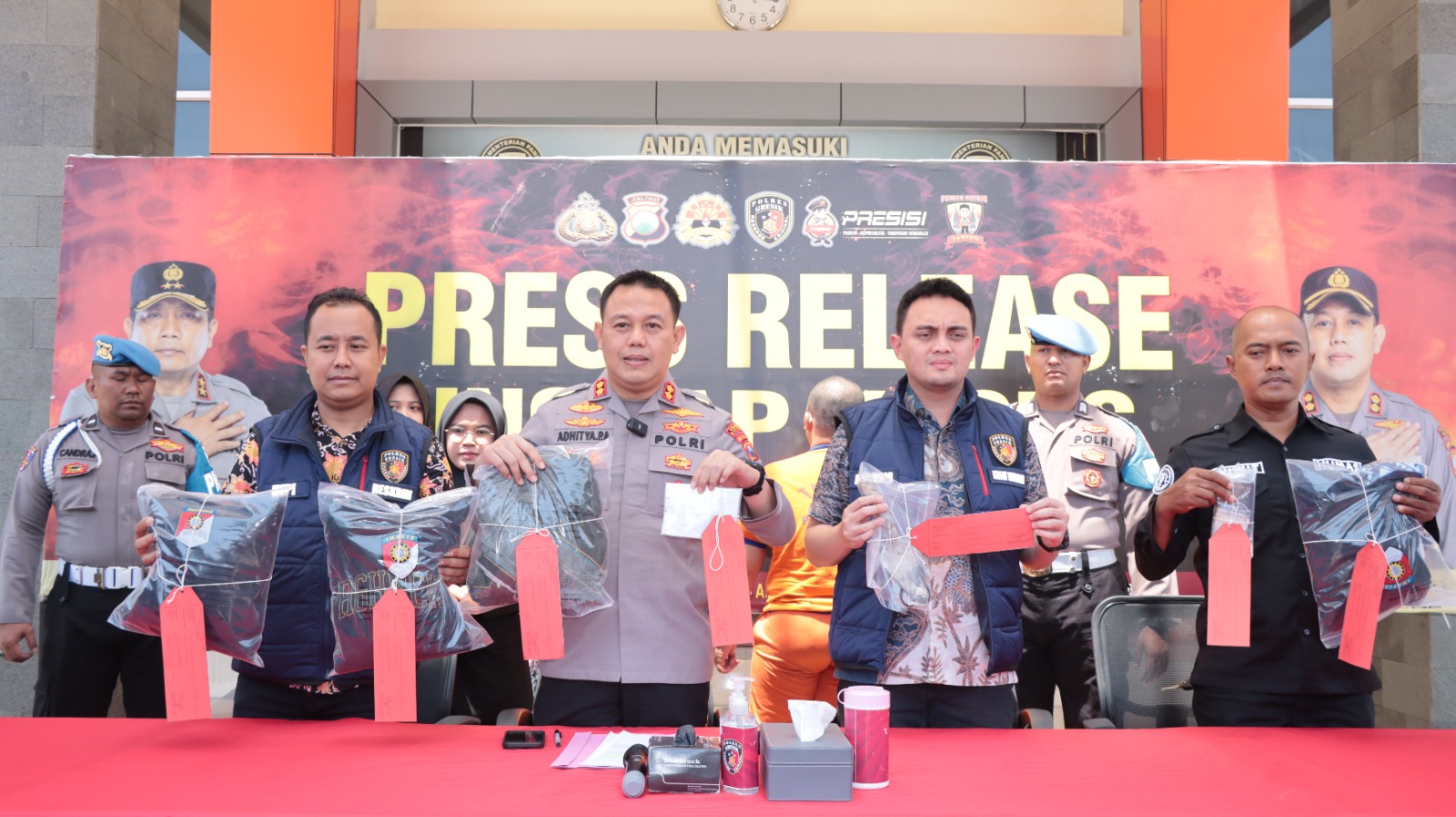 Polres Gresik Ungkap Kasus Pembuangan Bayi di depan Pondok Pesantren