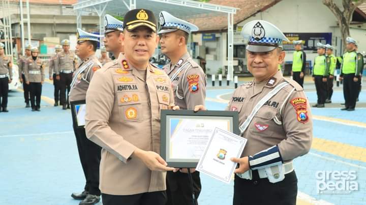 Beri Rewards, Kapolres Berpesan Begini ke Polisi Lalu Lintas Gresik