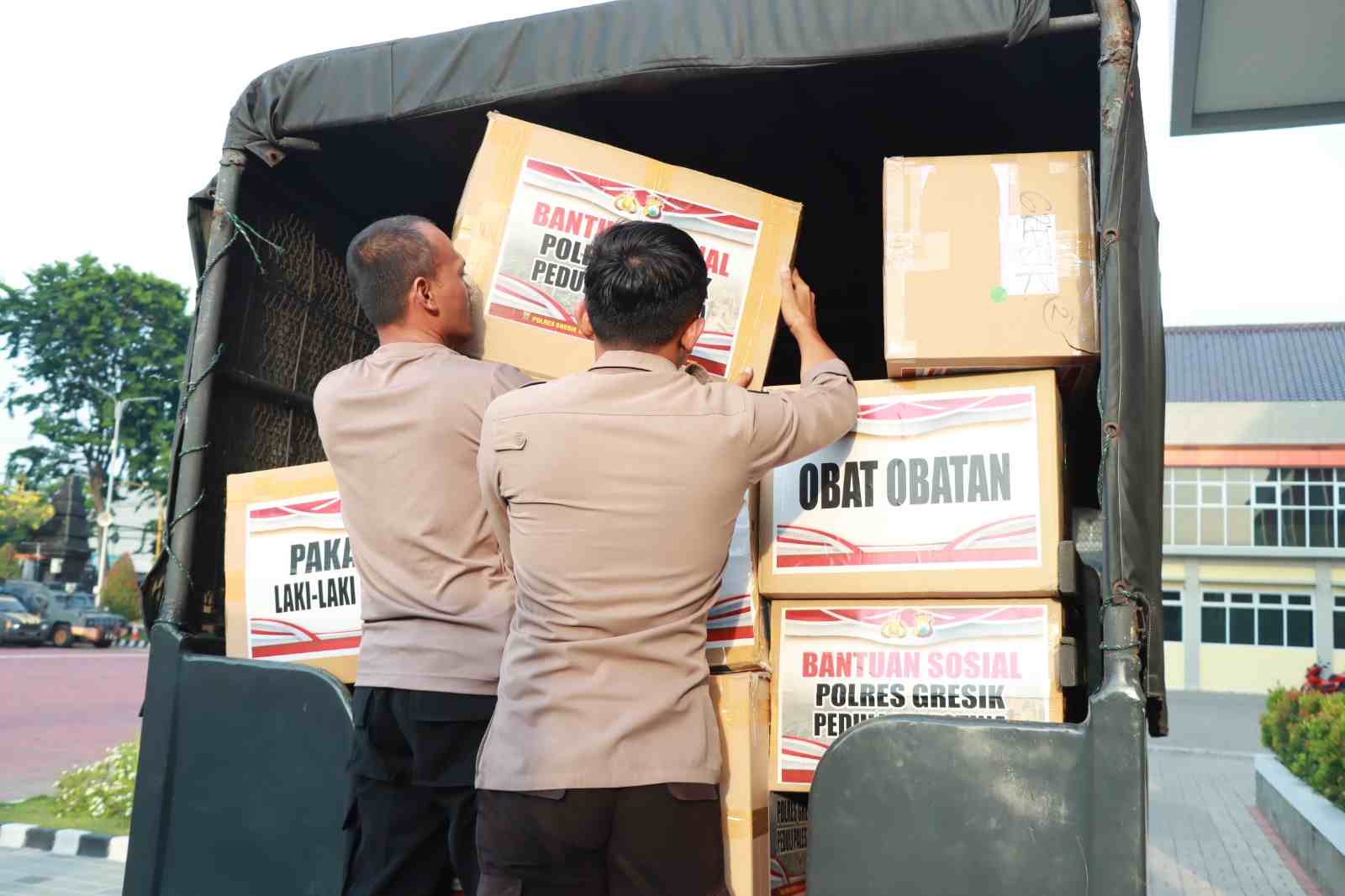 Polres Gresik Kirim Bantuan Kemanusiaan untuk Korban Konflik di Palestina