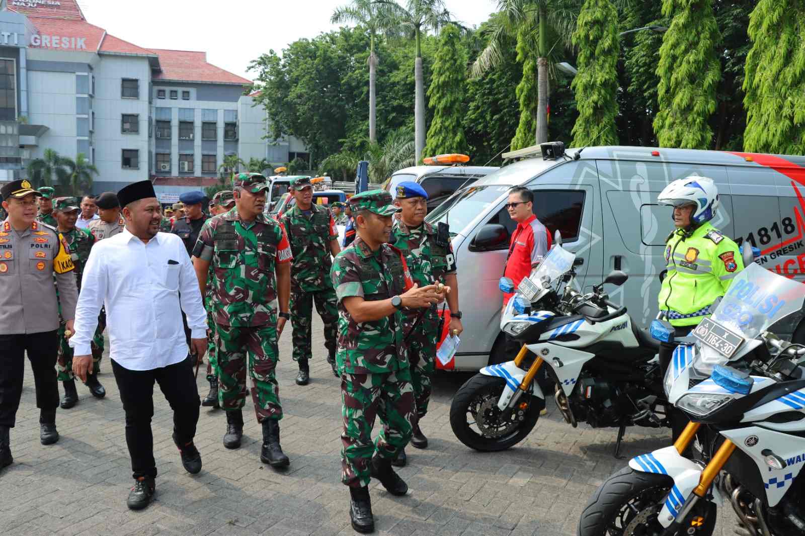 Gelar Apel Pasukan Pengamanan Kunjungan Kerja Presiden RI di Kabupaten Gresik