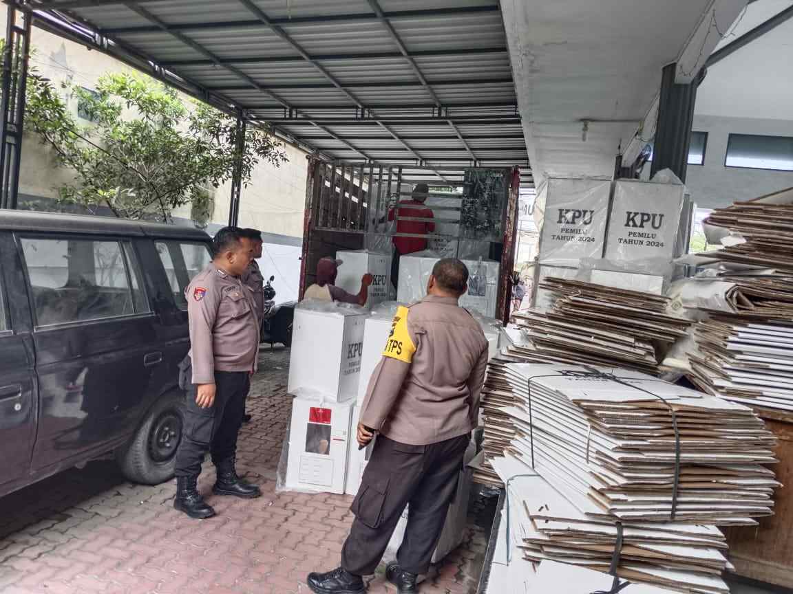 Polres Gresik Pastikan Pengamanan Masif Kotak Surat Suara di Tingkat PPK