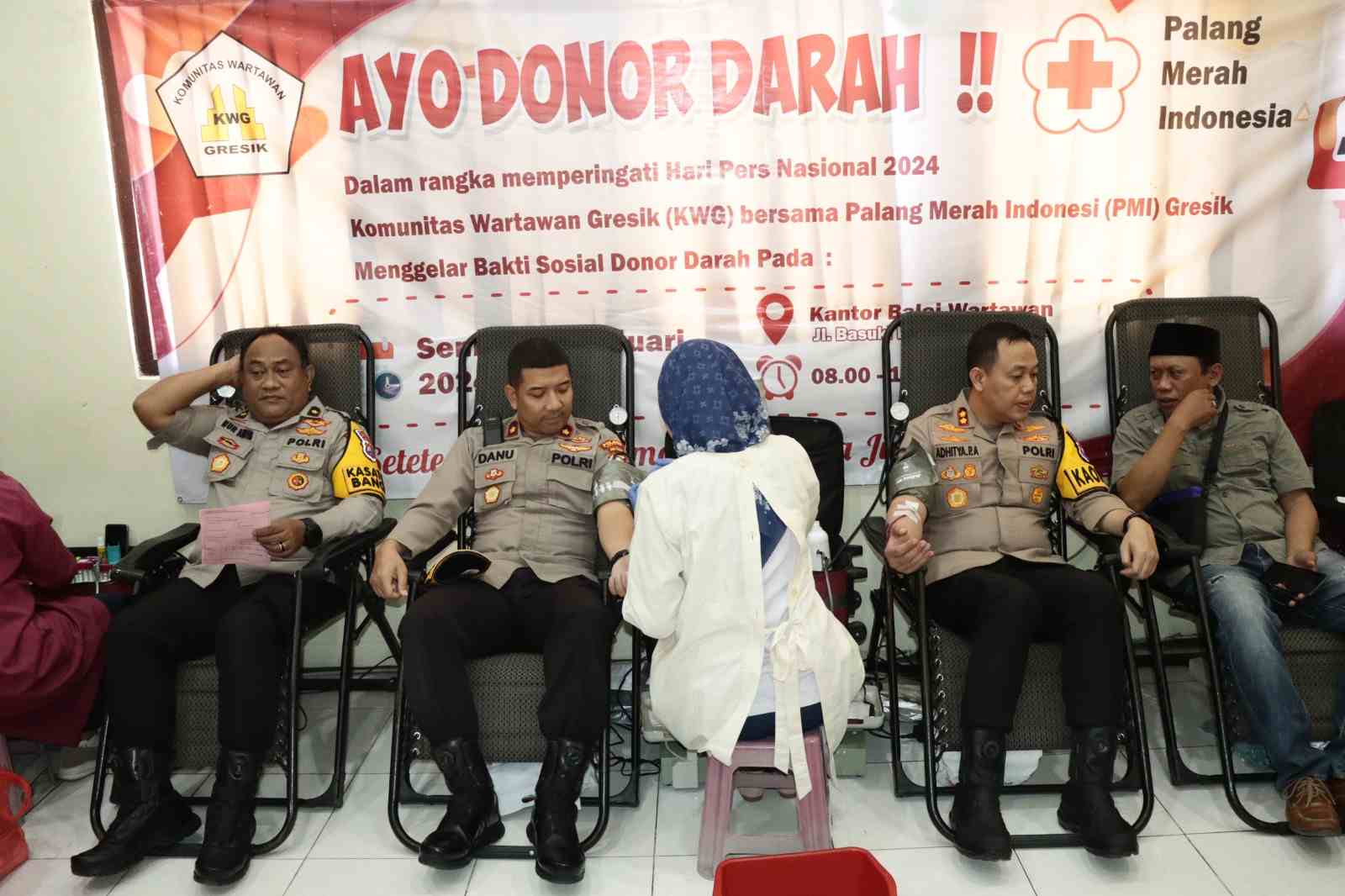 Kapolres Gresik ikut Donor Darah Peringatan Hari Pers Nasional 2024 Bersama KWG