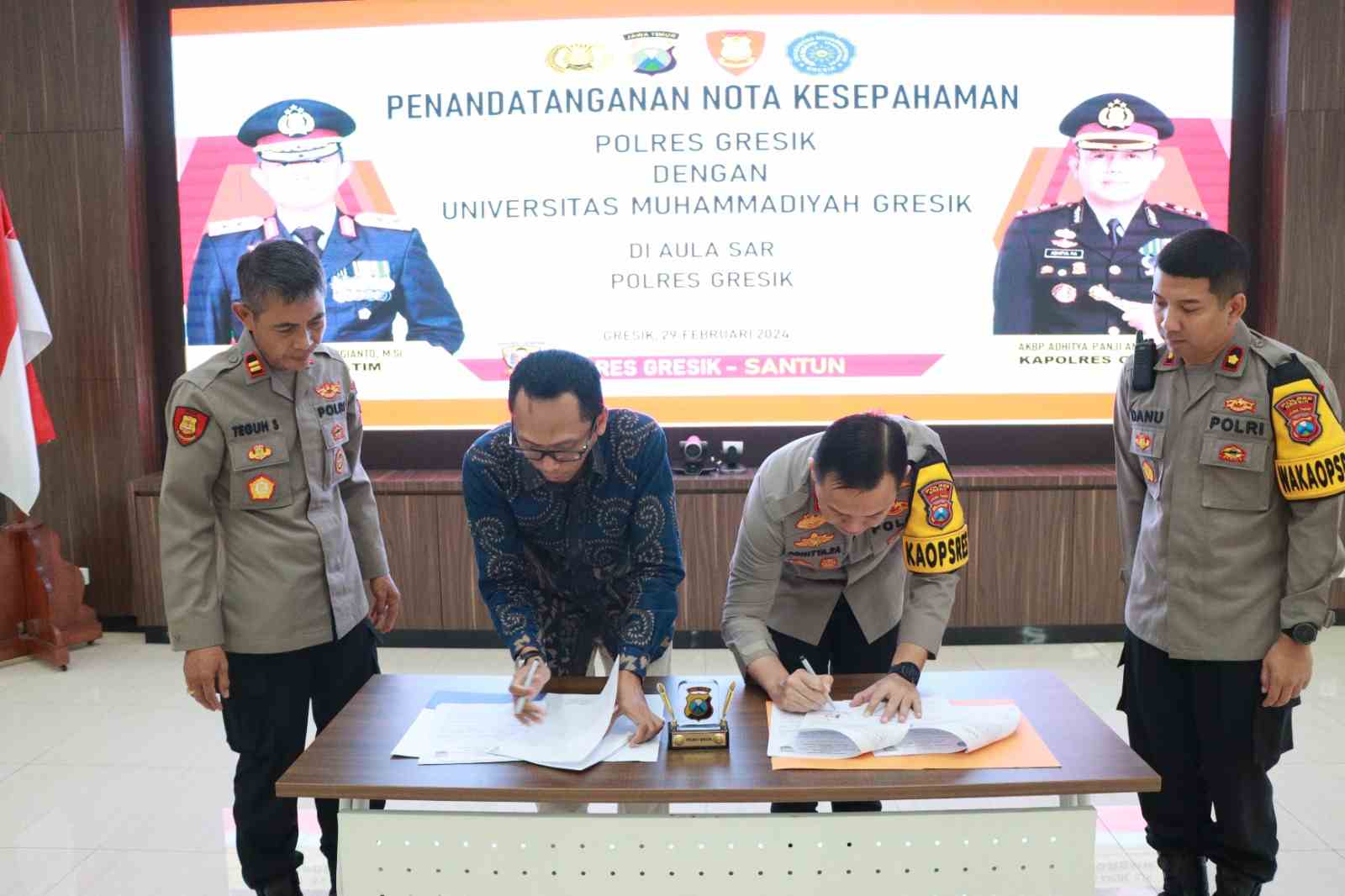 Tingkatkan Kualitas, Polres Gresik MoU Bersama Universitas Muhammadiyah Gresik