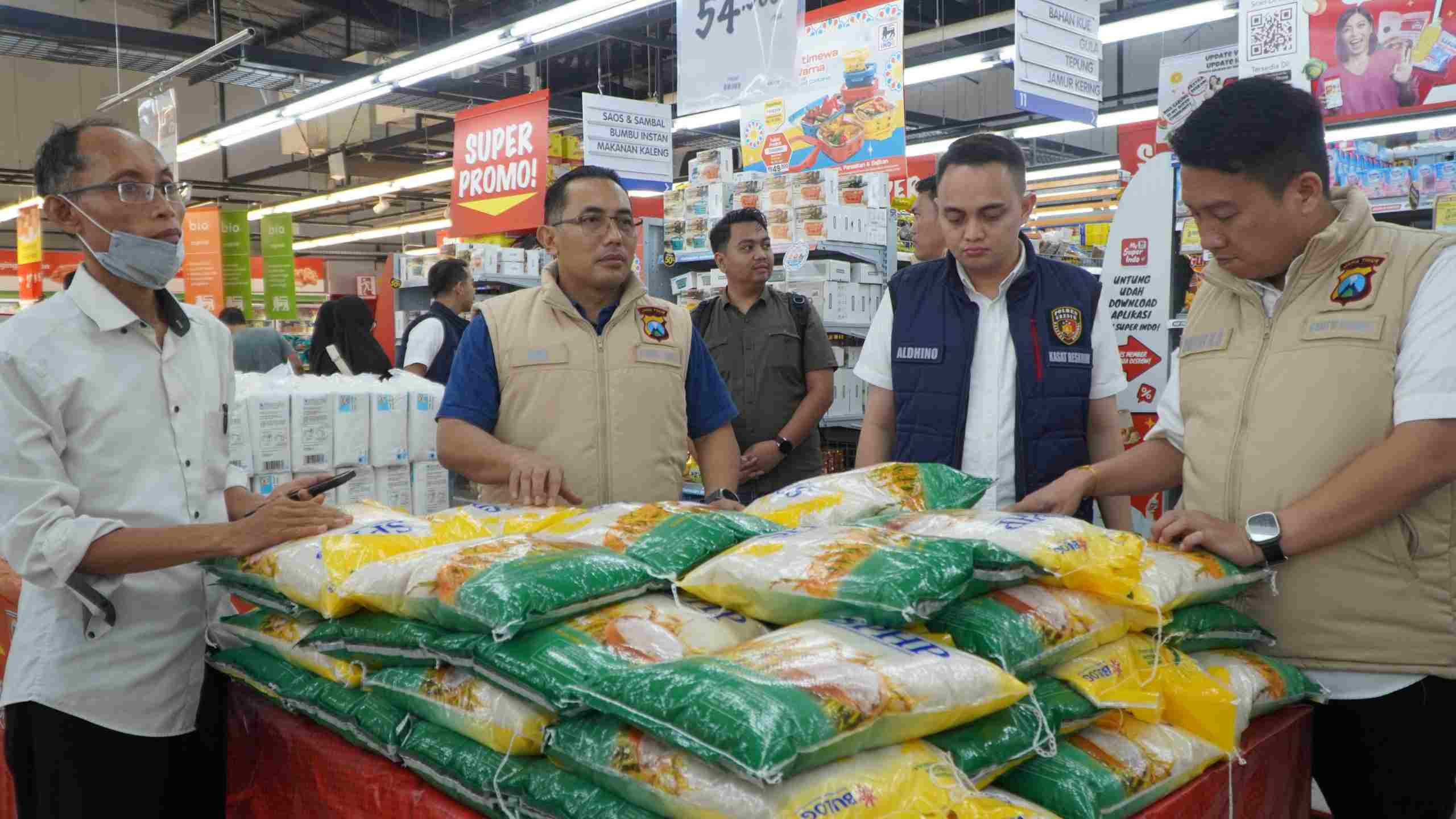 Satgas Pangan Polda Jatim Sidak ke Gresik Pastikan Ketersediaan Bahan Pokok Jelang Idul Fitri 1445 H