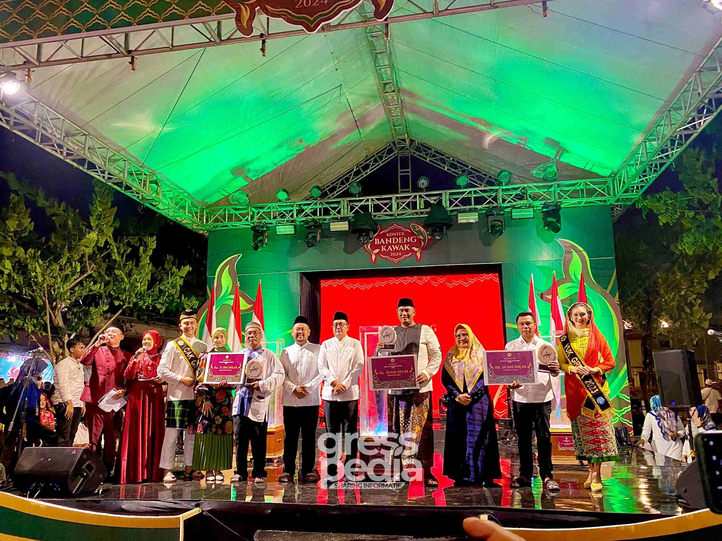 Kontes Bandeng Kawak Gresik 2024 Dimenangkan Ikan Seberat 13,1 Kg