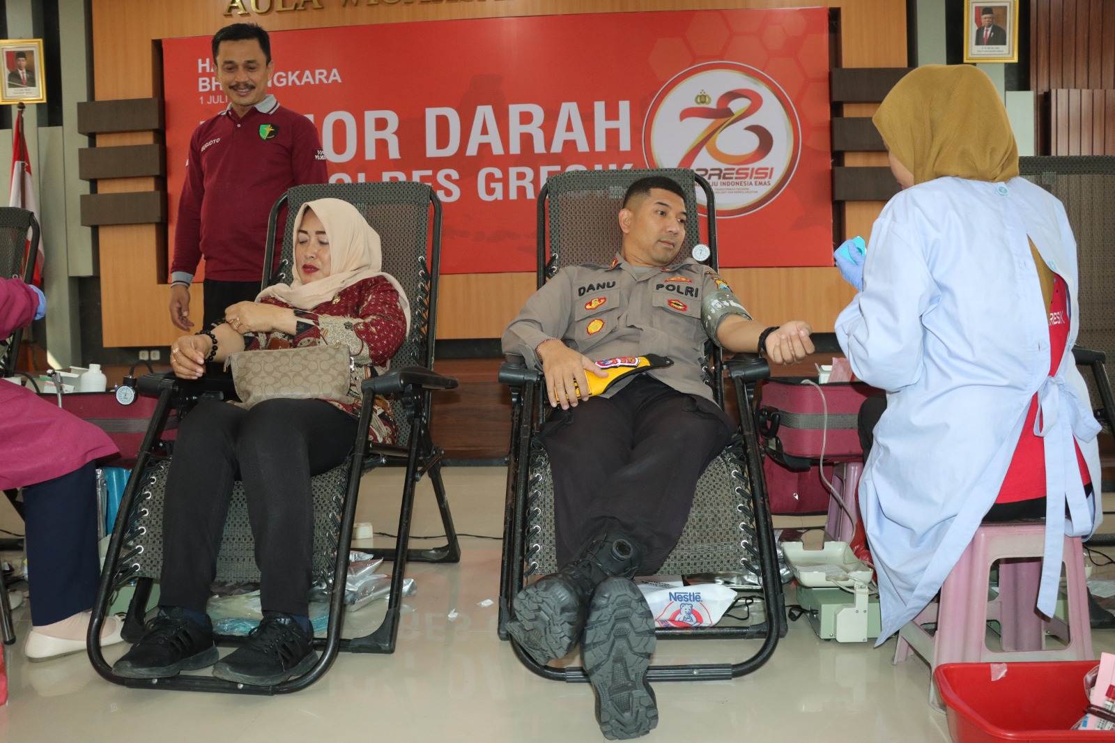 Semarakkan HUT Bhayangkara ke-78, Polres Gresik Donor Darah bareng Masyarakat