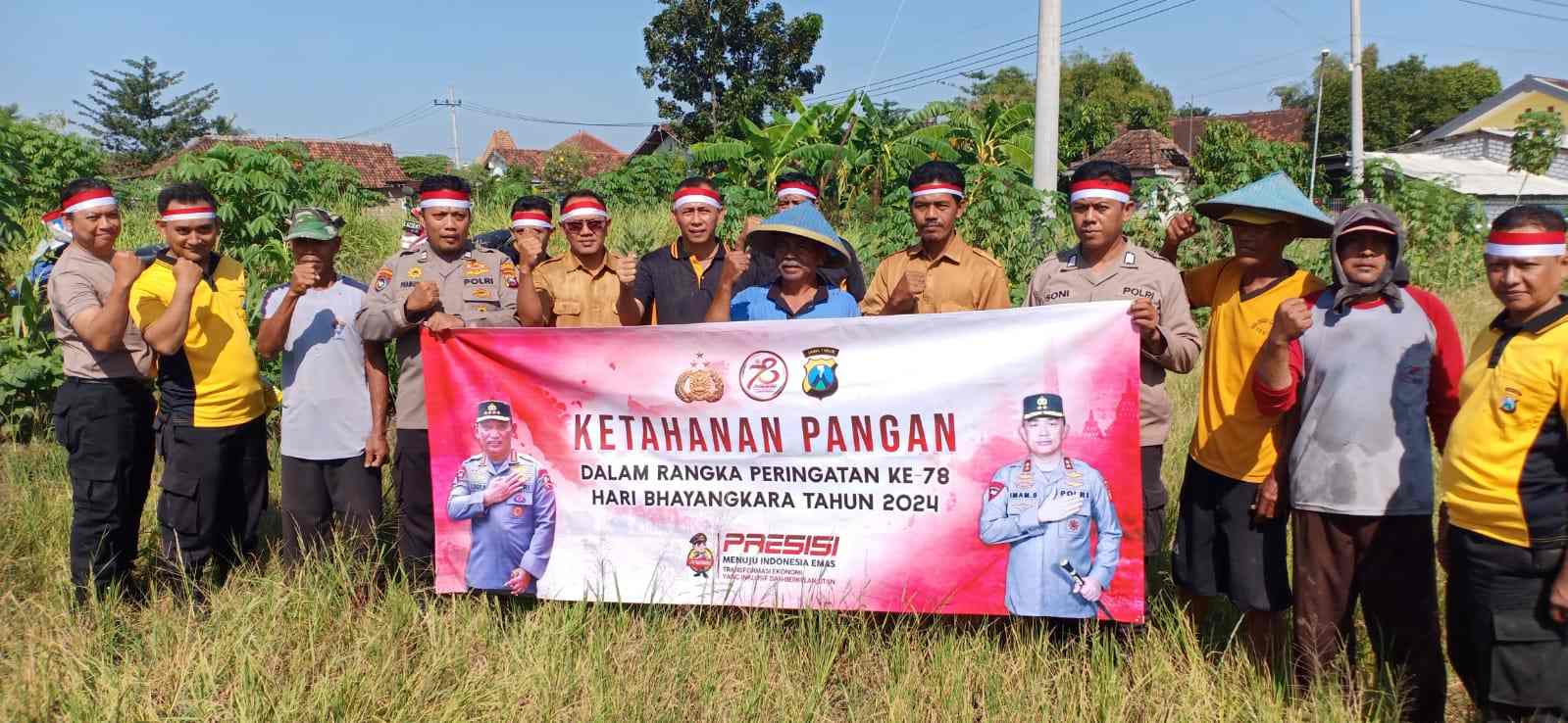 Polsek Benjeng Bagikan Bibit Jagung kepada Petani di Desa Karangan Kidul Gresik