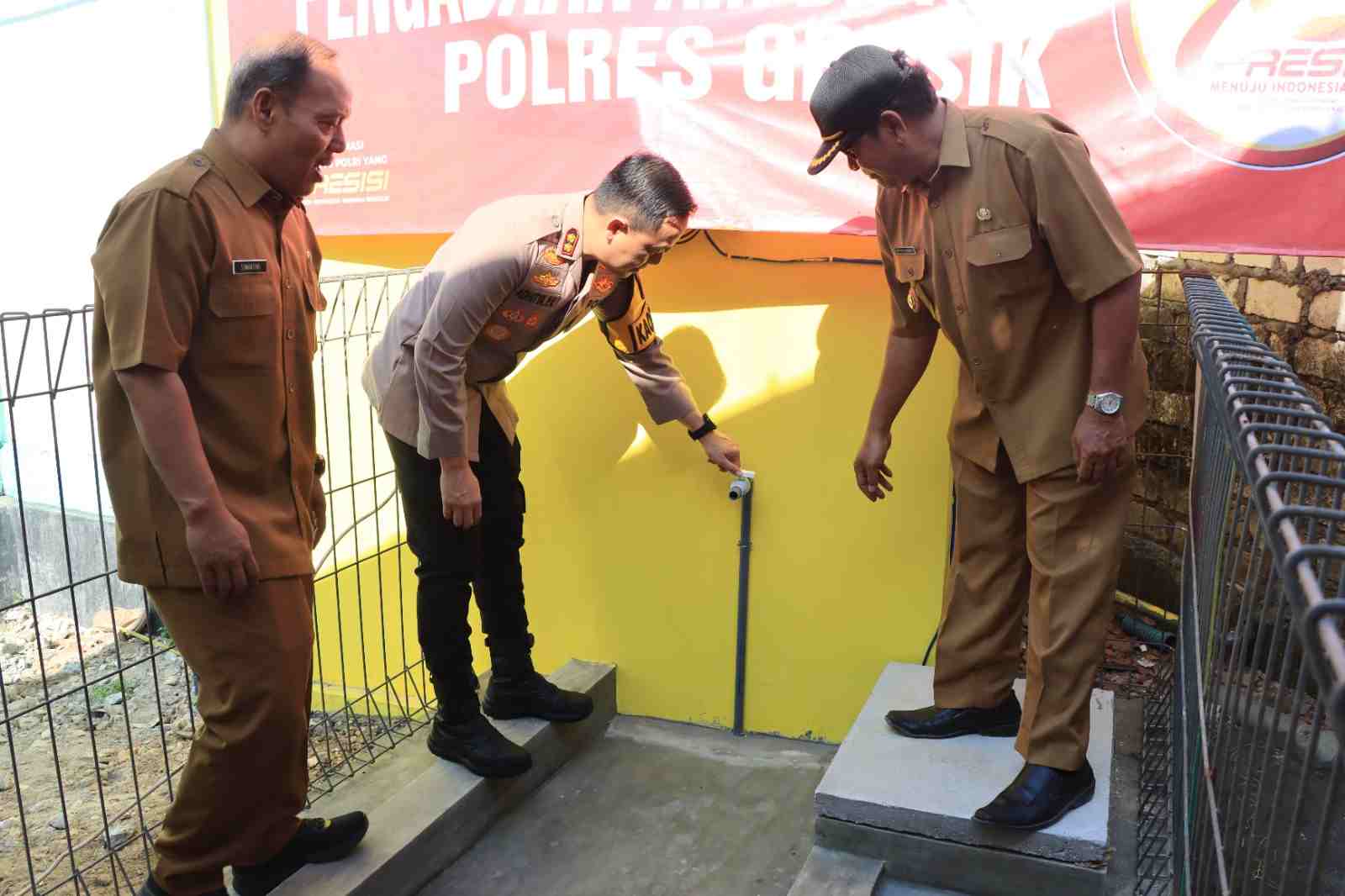 Polres Gresik Bantu Sumur Bor Air Bersih untuk Warga Sukorejo Sidayu jelang Hari Bhayangkara ke-78